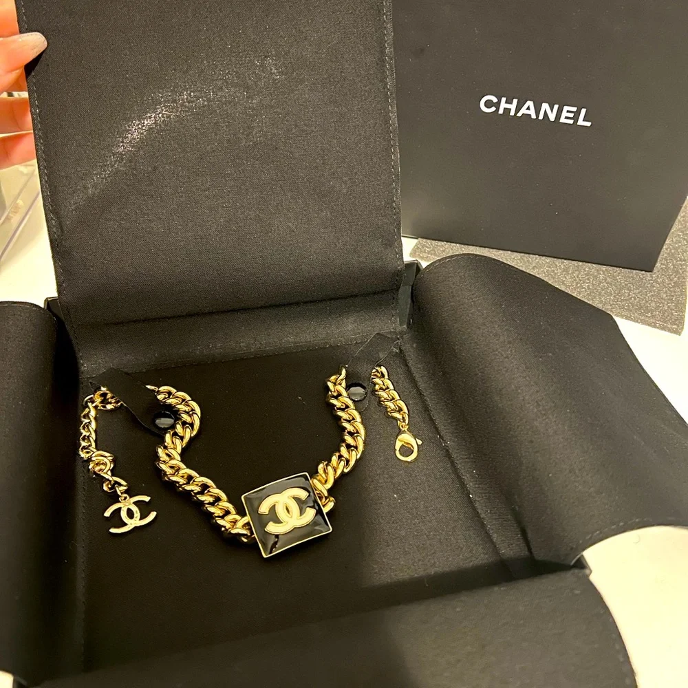 CHANEL Gold and Black CC Link Necklace - Picture 2 of 4